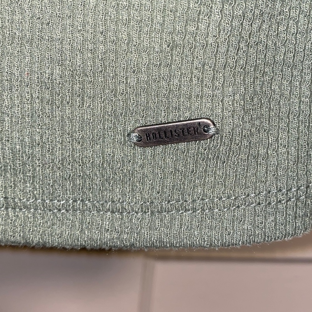 Hollister Small Light Olive Green Crop Top - Picture 4 of 9